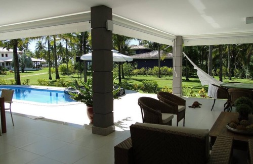 Morro de Sao Paulo House | Elegant Gated Community Home with Pool and Ocean View