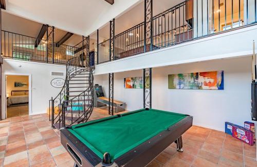 Wetmore House | Elegant Retreat Near Fiesta Texas & SeaWorld with Pool