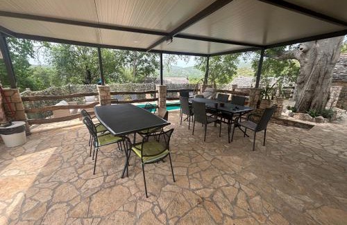 Lecevica House | Elegant Ivan House: 4 Bedrooms with Oceanfront Views