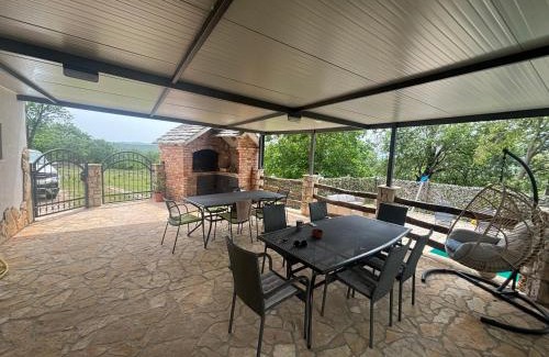 Lecevica House | Elegant Ivan House: 4 Bedrooms with Oceanfront Views