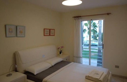 El Grau de Moncofa House | Exceptional House Marlin: Beachfront with Pool & Family Amenities