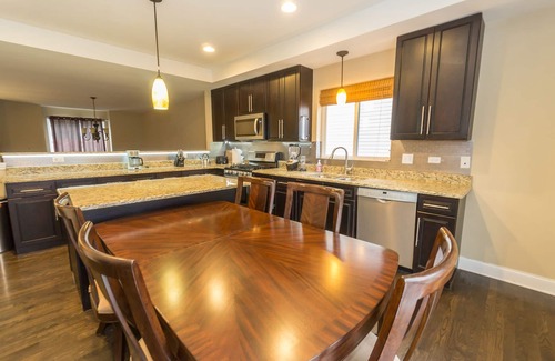 Bensenville House | Prime House Near O'Hare and Downtown Chicago with Kitchen