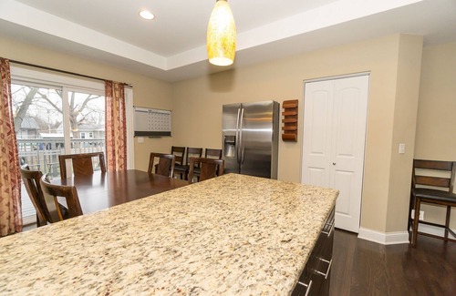 Bensenville House | Prime House Near O'Hare and Downtown Chicago with Kitchen