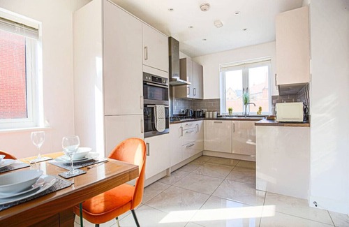 Milton Keynes House | Spacious Luxury House with Pool Table and Smart TV