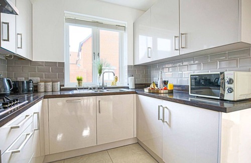 Milton Keynes House | Spacious Luxury House with Pool Table and Smart TV