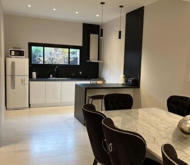 Villa Devoto House | Elegant House Villa Devoto with Hot Tub & Family Amenities