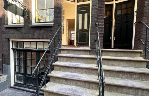 De Weteringschans Apartment | Spacious House with 2 Independent Studios in Central Amsterdam
