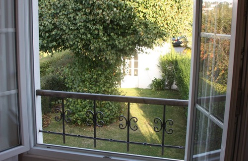Crozon House | Charming Garden Retreat Near the Beach in Morgat - Rated 9.8