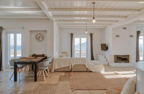 Antiparos Apartment | Stunning House with Scenic Sea Views at Despotiko