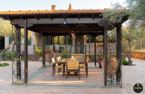 Emporios Villa | Elegant Villa in Emporio with Family-Friendly Amenities