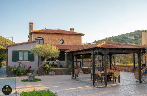 Emporios Villa | Elegant Villa in Emporio with Family-Friendly Amenities