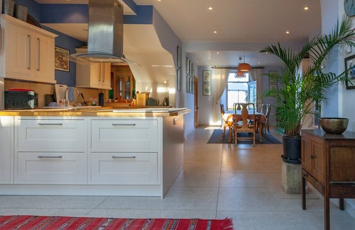 Treknow House | Elegant House with Breathtaking Ocean Views and Pool