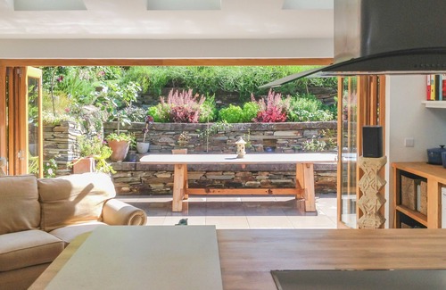 Treknow House | Elegant House with Breathtaking Ocean Views and Pool