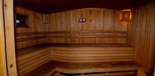 Dobrinishte Villa | Elegant Houses in Dobrinishte with Pool and Hot Tub