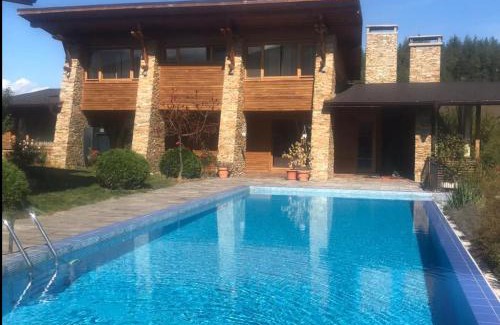 Dobrinishte Villa | Elegant Houses in Dobrinishte with Pool and Hot Tub