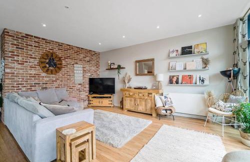 Glasgow Westend Apartment | Modern 2-Bedroom Flat with Free Parking Near OVO Hydro