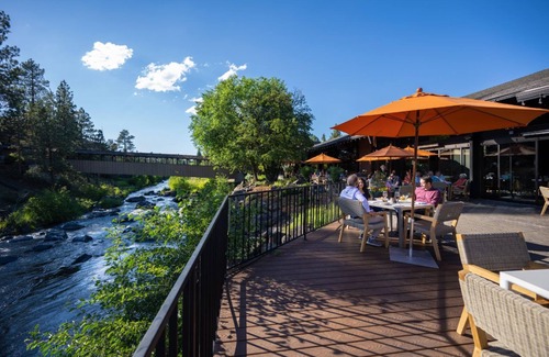 Boyd Acres Apartment | Luxury in Bend, OR | Guestroom + Nature Experience