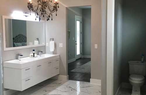 Horseshoe Bay West House | Experience Comfort in a Modern Accessible Retreat
