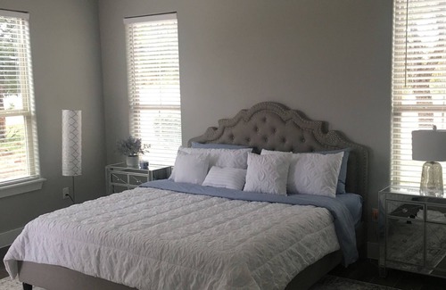 Horseshoe Bay West House | Experience Comfort in a Modern Accessible Retreat