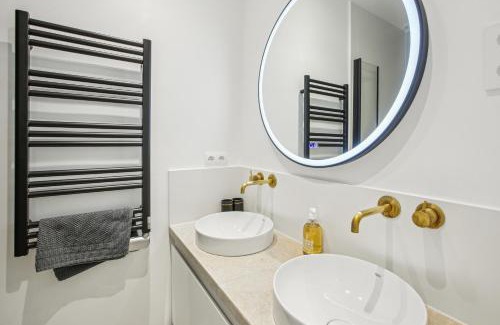 6th Arrondissement Apartment | Indulge in Elegance at St Germain - 4-Star Family Retreat