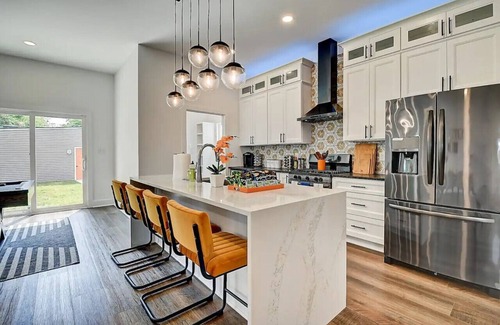 Fountain Square House | Luxury, Indy Getaway! Prime Location, Sleeps 14
