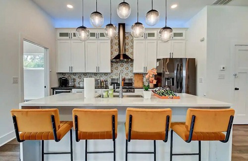 Fountain Square House | Luxury, Indy Getaway! Prime Location, Sleeps 14