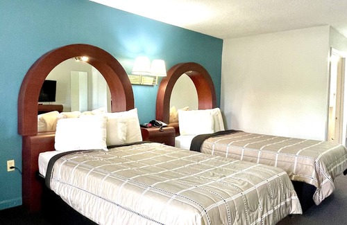 Selma Hotel | Inviting Luxury Inn and Suites with Breakfast & Family Amenities