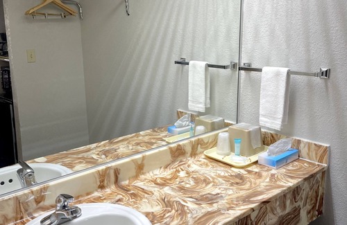 Selma Hotel | Inviting Luxury Inn and Suites with Breakfast & Family Amenities