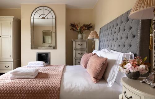 Kenmare House | Discover Family-Friendly Retreat at 26 Oakwood Manor