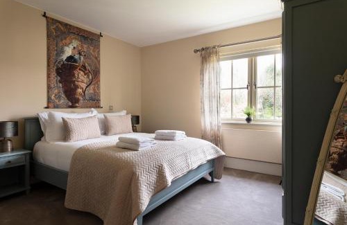 Kenmare House | Discover Family-Friendly Retreat at 26 Oakwood Manor