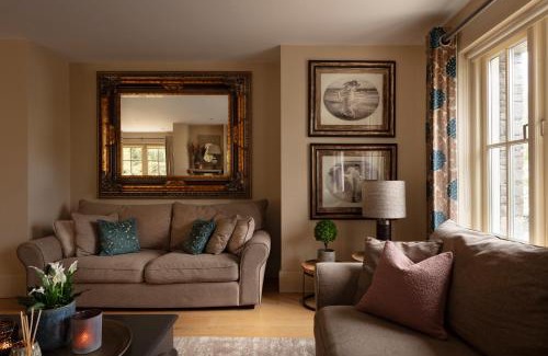 Kenmare House | Discover Family-Friendly Retreat at 26 Oakwood Manor