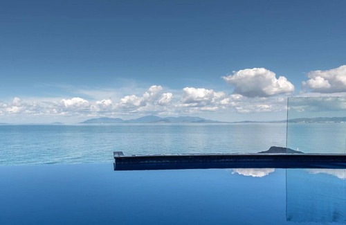 Nelly Bay Apartment | Experience Ocean Retreat with Pool Access and Spa Amenities