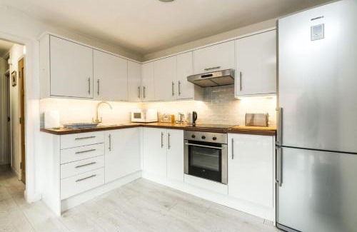 Holloway Apartment | Elegant Islington Apartment with Balcony - Rated 9/10