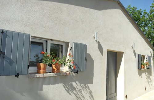 Montemaggiore al Metauro Apartment | Idyllic Apartment with Pool and Ocean Views Near the Sea