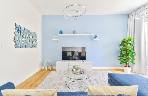 Dubai Marina Apartment | Elegant JBR 2BR Retreat with Beach Access & Pool