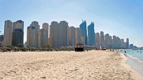 Dubai Marina Apartment | Elegant JBR 2BR Retreat with Beach Access & Pool