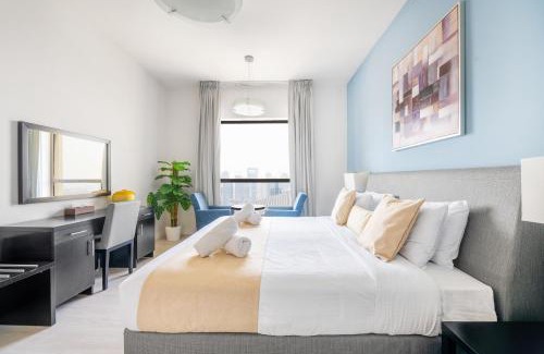 Dubai Marina Apartment | Premier JBR Shams - Panoramic Views & Beach Resort Access