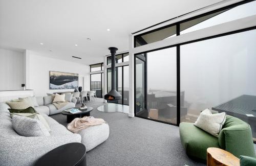 Hotham Heights Ski Chalet | Exclusive KH Chalet: Ideal for Families and Adventurers