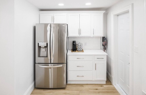 Queens Square House | Luxury - King Bed - Downtown