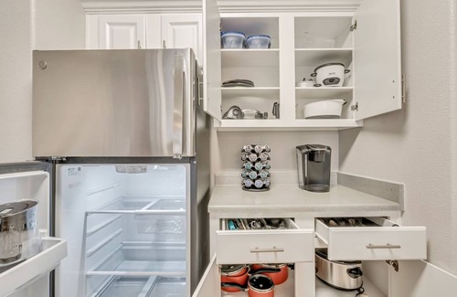 Clearfield Apartment | Luxury King Beds Pool Gym - Near Hill AFB