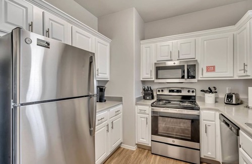 Clearfield Apartment | Luxury King Beds Pool Gym - Near Hill AFB