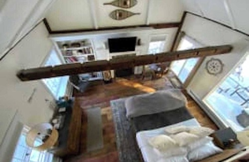 West Dover Resort | Cozy King Cottage with Loft & Private Entrance - Rated 9.8