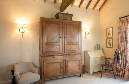 Edington Bed & Breakfast | Luxury King Ensuite Coulston at The Three Daggers