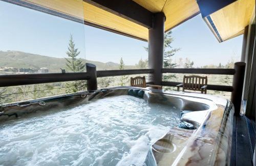 Deer Valley Hotel | Mountain View King Room with Hot Tub for Family Getaways