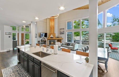 Fontana House | Elegant Abbey Springs Home with Golf Carts & Ocean Views