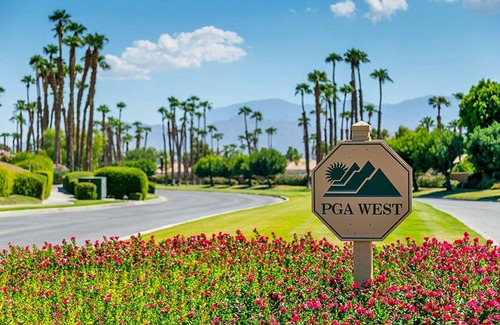 La Quinta House | Adults Only Lakefront Townhome with Spa & Golf Course Views