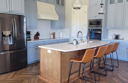 San Angelo House | Idyllic Lakefront Retreat: Family & Pet-Friendly Getaway