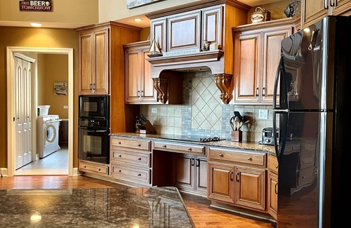 Bass Lake House | Guest Rated 10/10: Luxury Lake House with Breathtaking Views