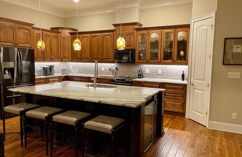 Gainesville House | Premier Lake Lanier Estate with Pool & Double Dock Access