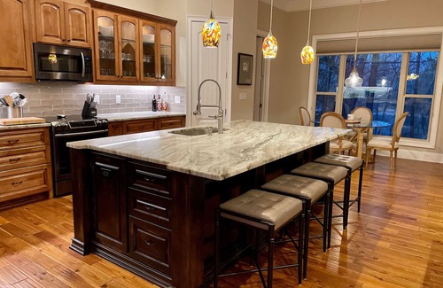 Gainesville House | Premier Lake Lanier Estate with Pool & Double Dock Access